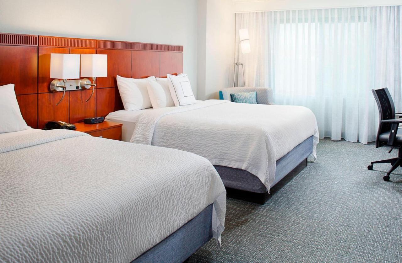 Готель Courtyard By Marriott Roanoke Airport Екстер'єр фото