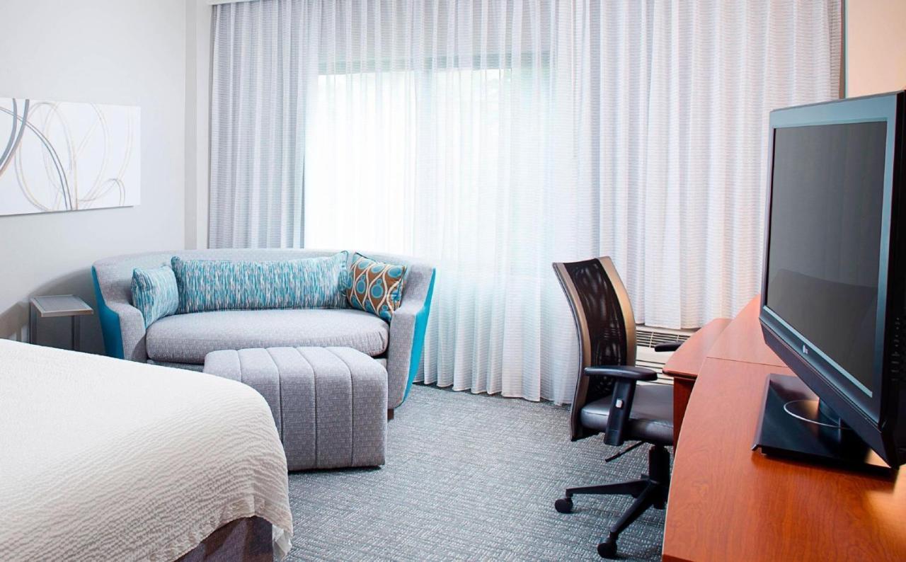 Готель Courtyard By Marriott Roanoke Airport Екстер'єр фото