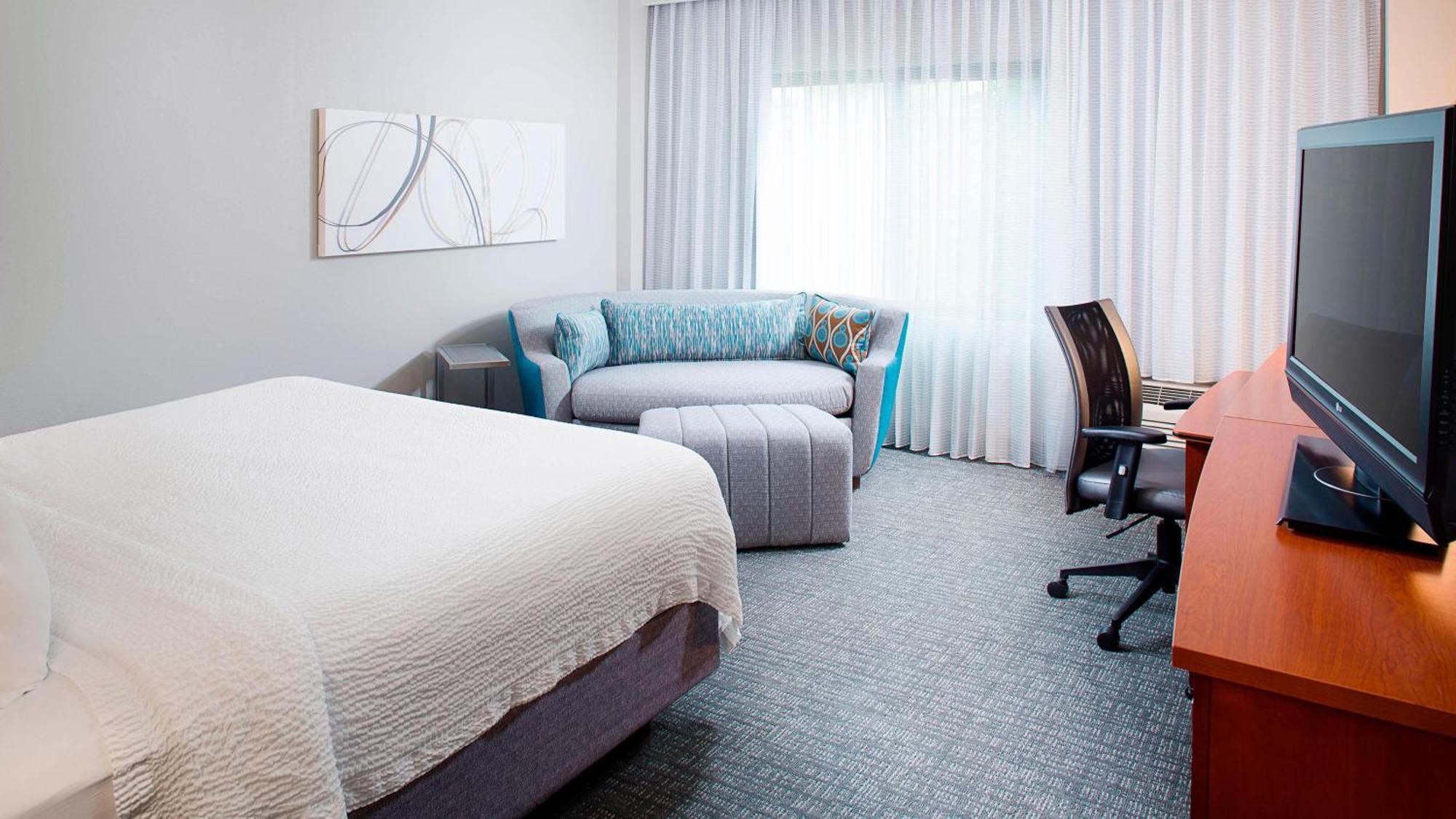 Готель Courtyard By Marriott Roanoke Airport Екстер'єр фото