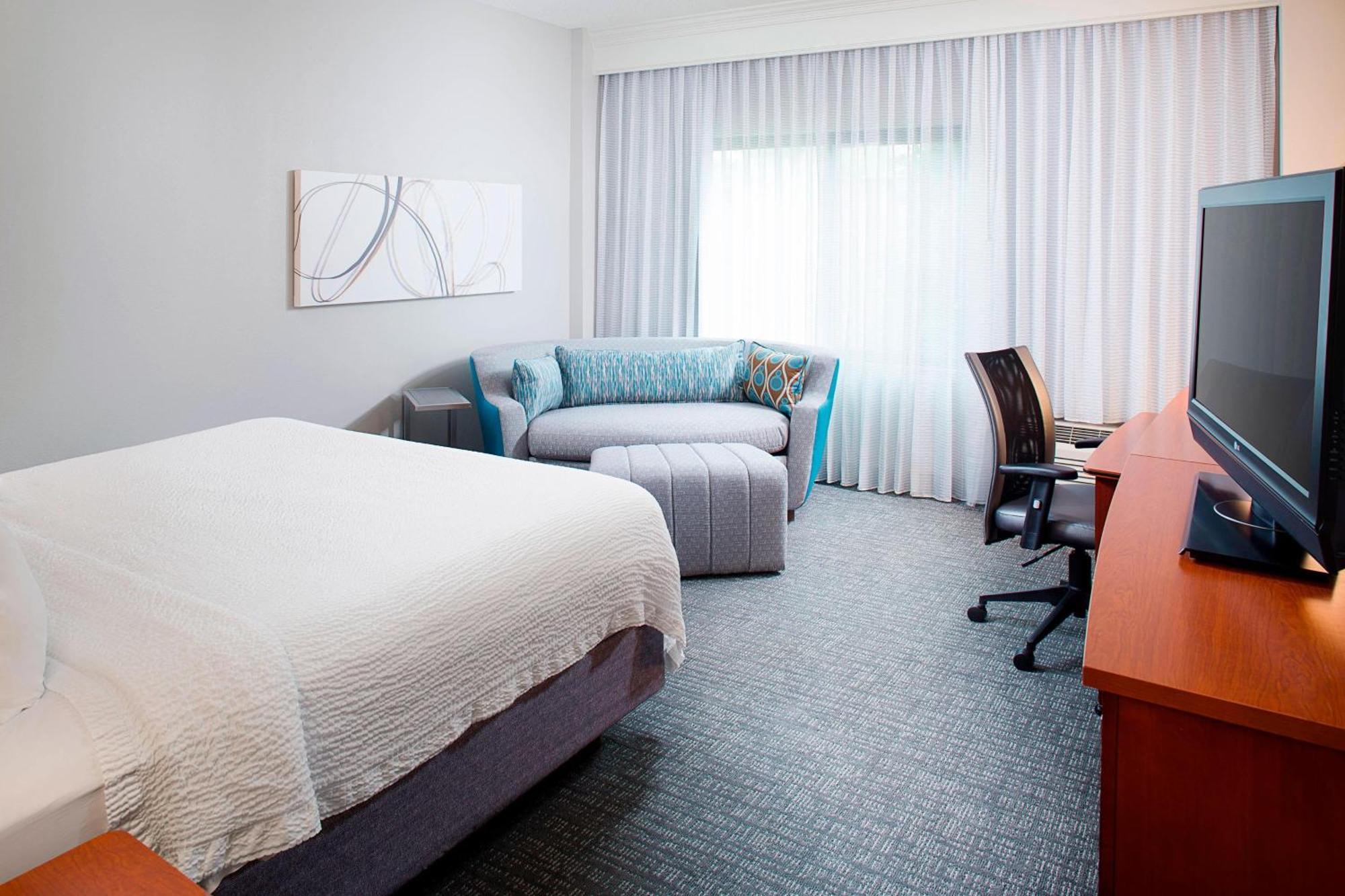 Готель Courtyard By Marriott Roanoke Airport Екстер'єр фото