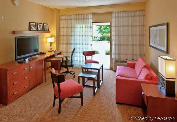 Готель Courtyard By Marriott Roanoke Airport Екстер'єр фото