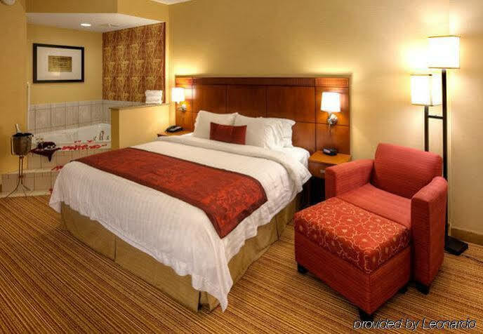 Готель Courtyard By Marriott Roanoke Airport Екстер'єр фото